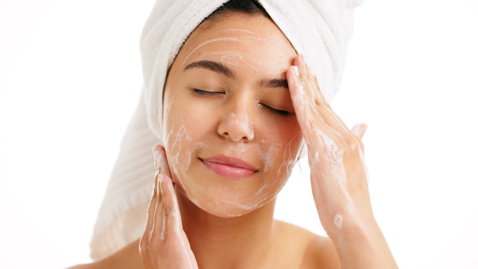 Double Cleansing: O que é e como fazer a limpeza dupla no skincare coreano